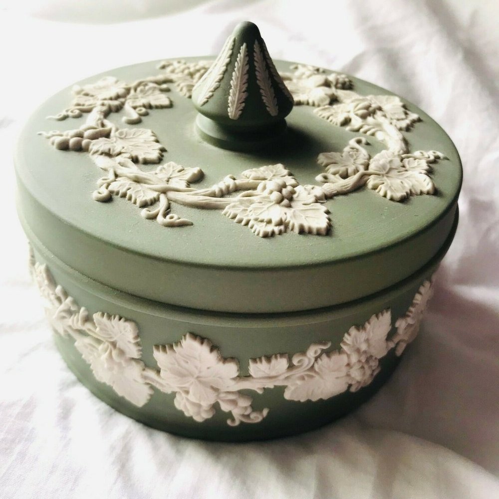 Wedgwood Jasperware Round Trinket Box Green Grapes